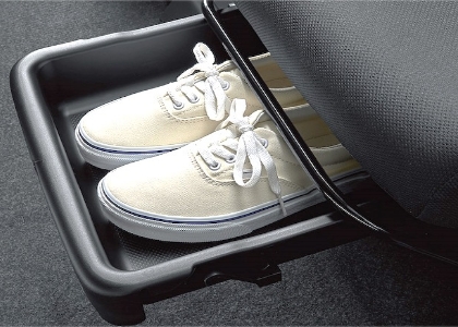 自動車内装部品(シューズアンダートレー)